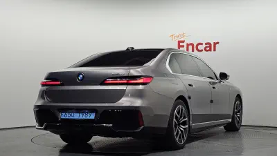 BMW i7