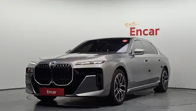 BMW i7