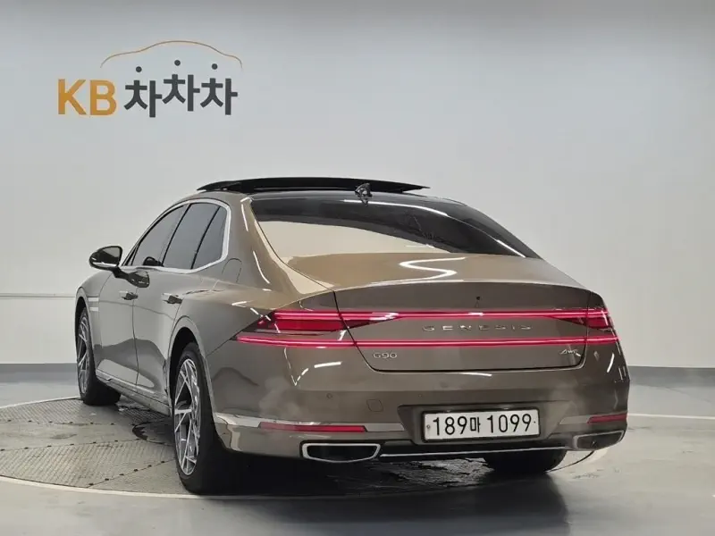 Genesis G90