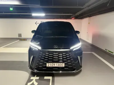 Lexus LM500h