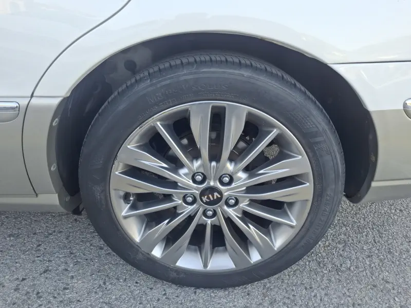 Kia OPIRUS