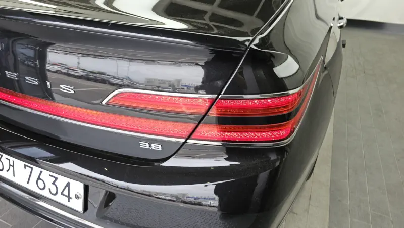 Genesis G90