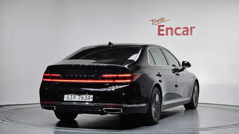 Genesis G90
