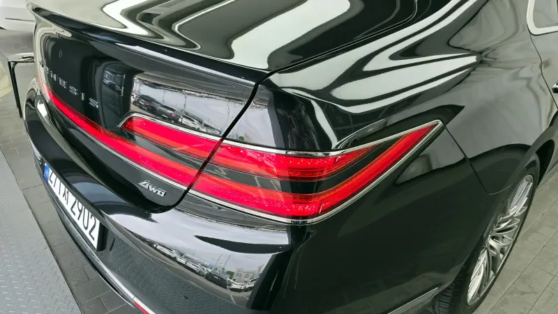 Genesis G90