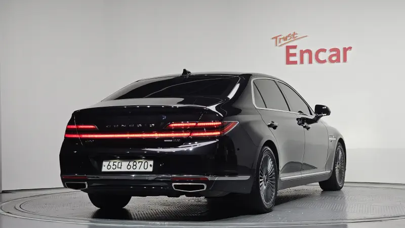 Genesis G90