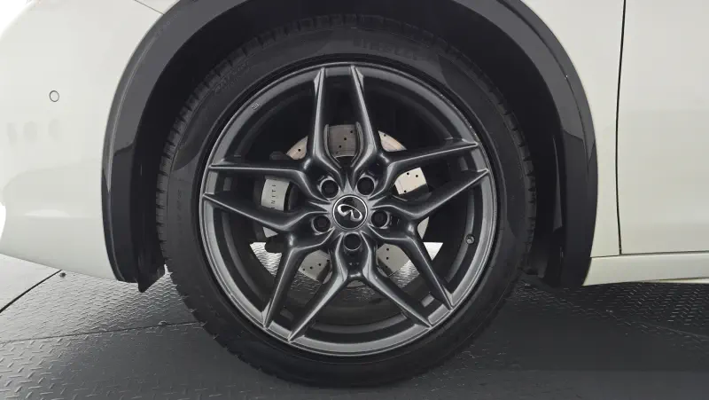 Infiniti Q30
