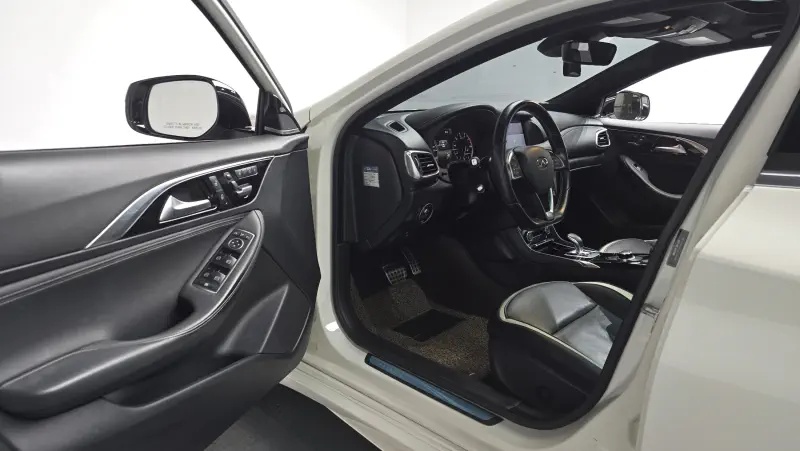 Infiniti Q30