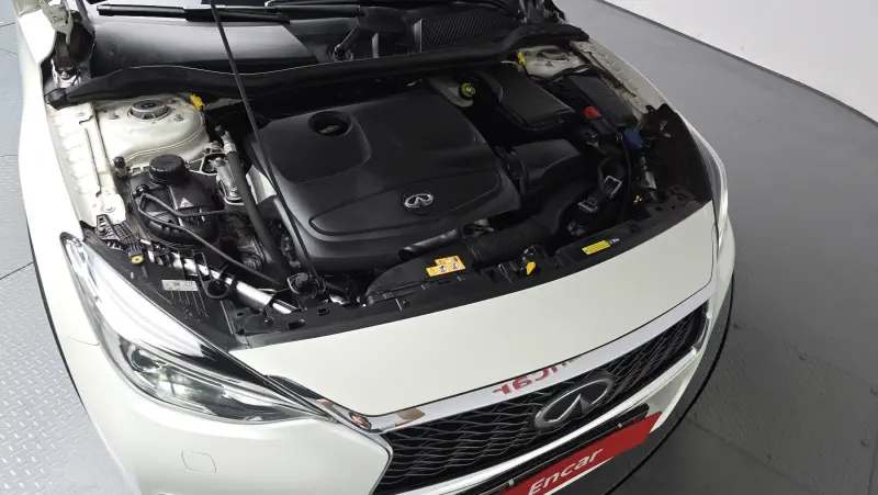 Infiniti Q30