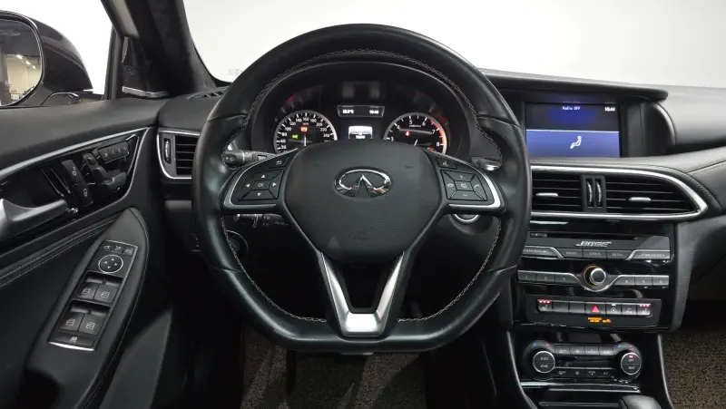 Infiniti Q30