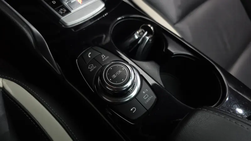 Infiniti Q30