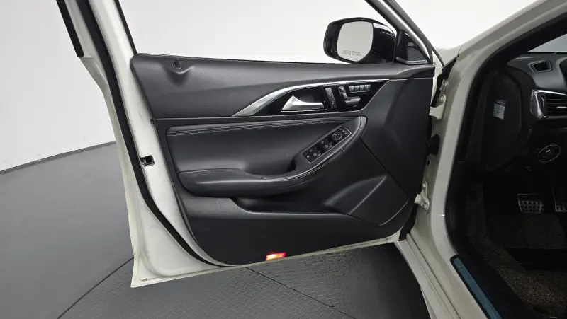 Infiniti Q30