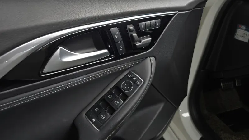 Infiniti Q30