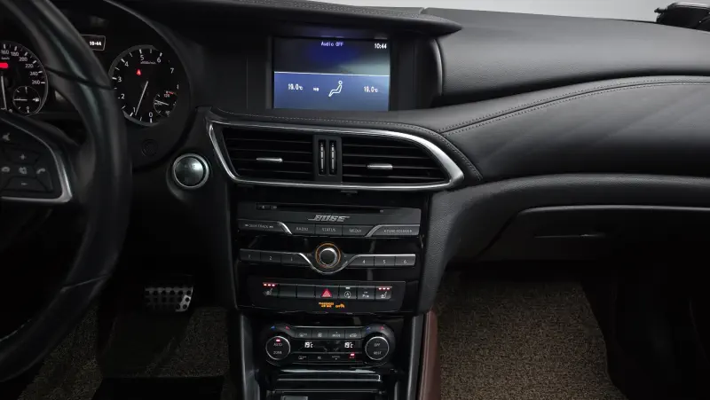 Infiniti Q30