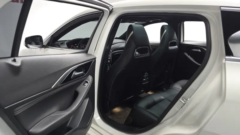 Infiniti Q30