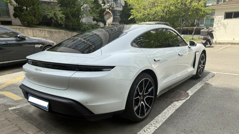 Porsche Taycan