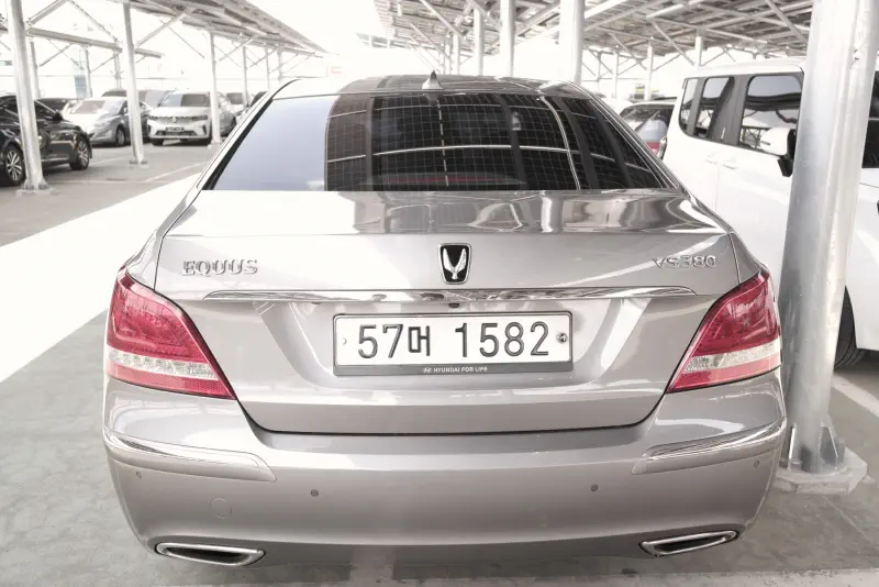Hyundai Equus
