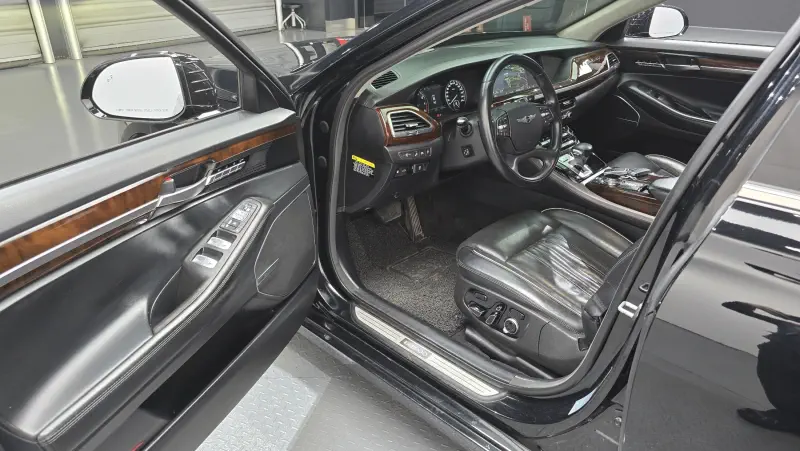 Genesis EQ900