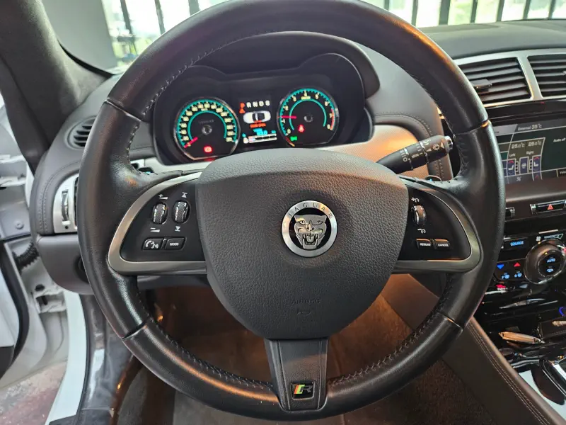 Jaguar XKR