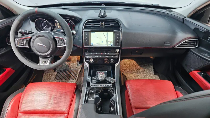 Jaguar XE