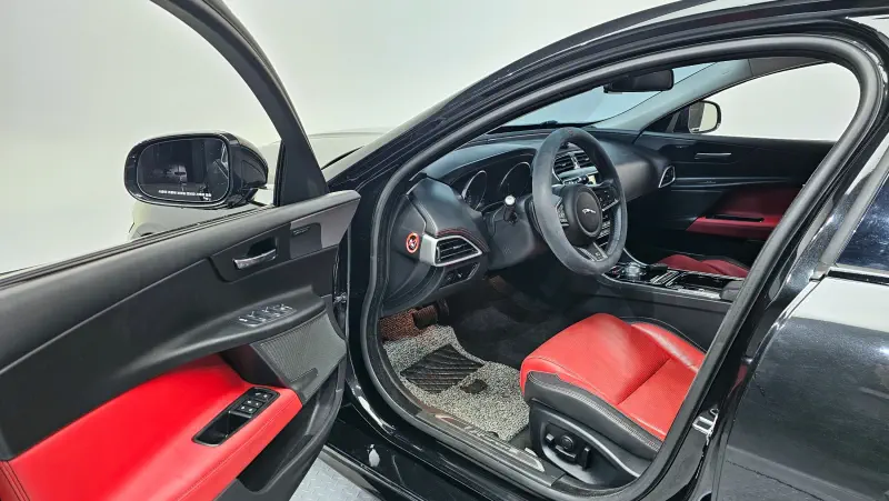 Jaguar XE