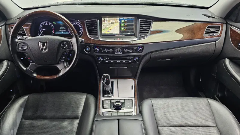 Hyundai Equus
