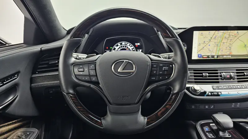 Lexus LS