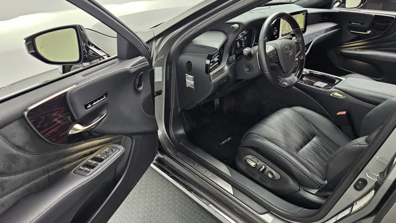 Lexus LS