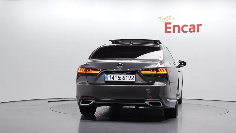 Lexus LS
