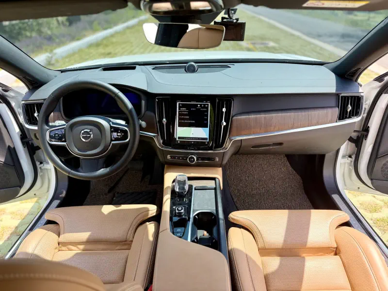 Volvo S90