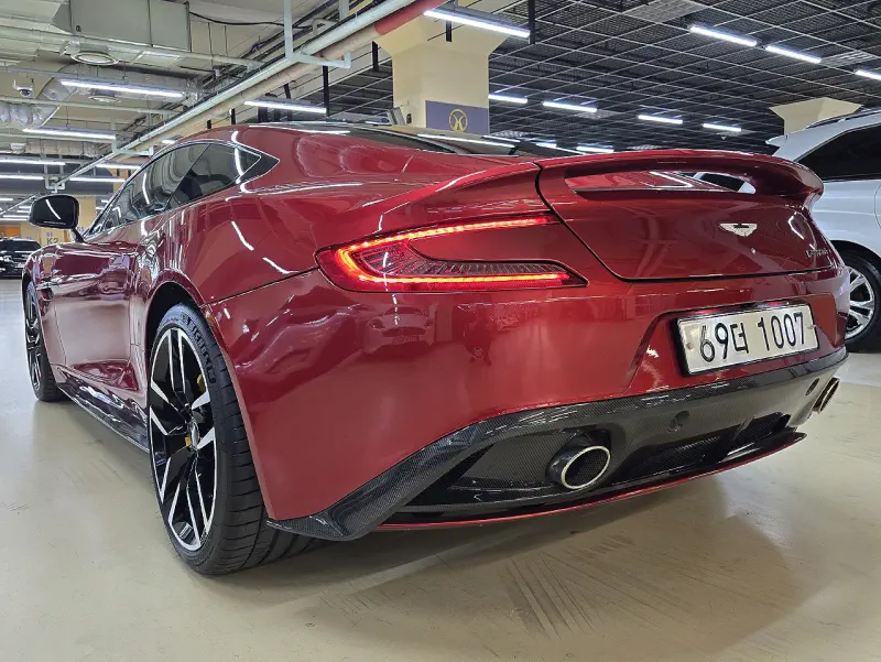 Aston Martin Vanquish