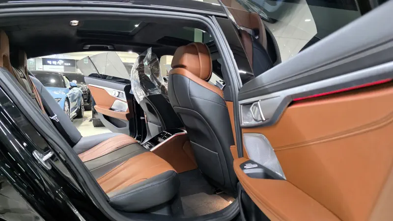 BMW 8-Series