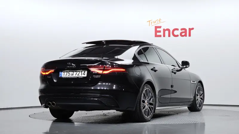 Jaguar XE