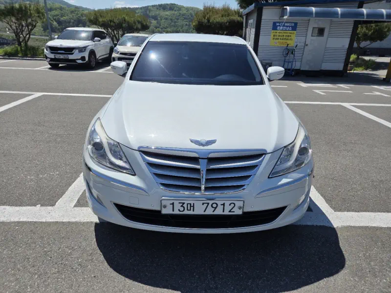 Hyundai Genesis