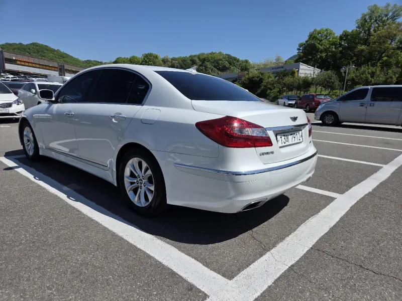 Hyundai Genesis