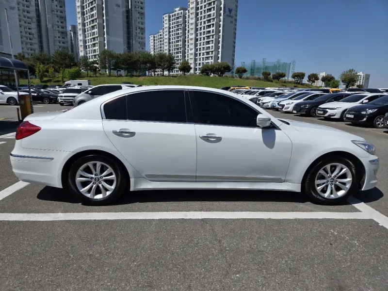 Hyundai Genesis