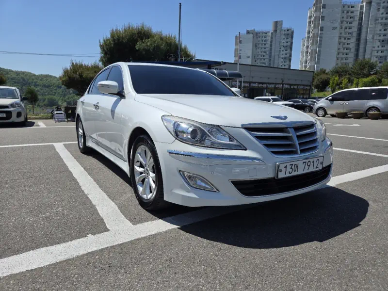 Hyundai Genesis