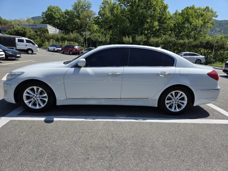 Hyundai Genesis