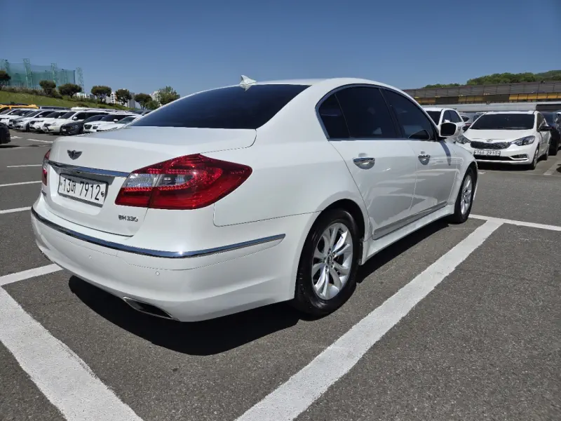 Hyundai Genesis