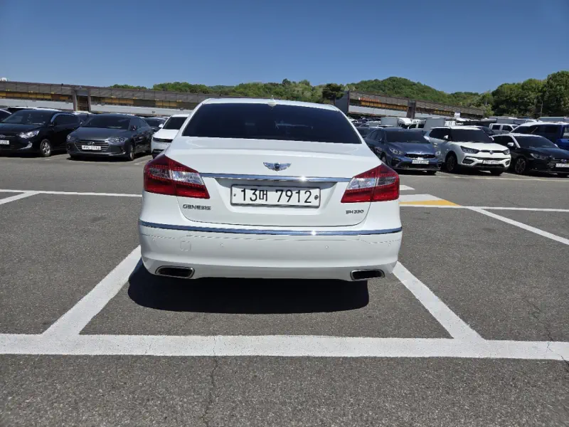 Hyundai Genesis