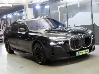 BMW i7