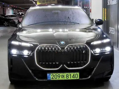 BMW i7