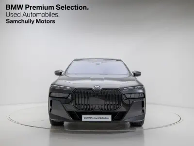 BMW i7