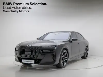 BMW i7
