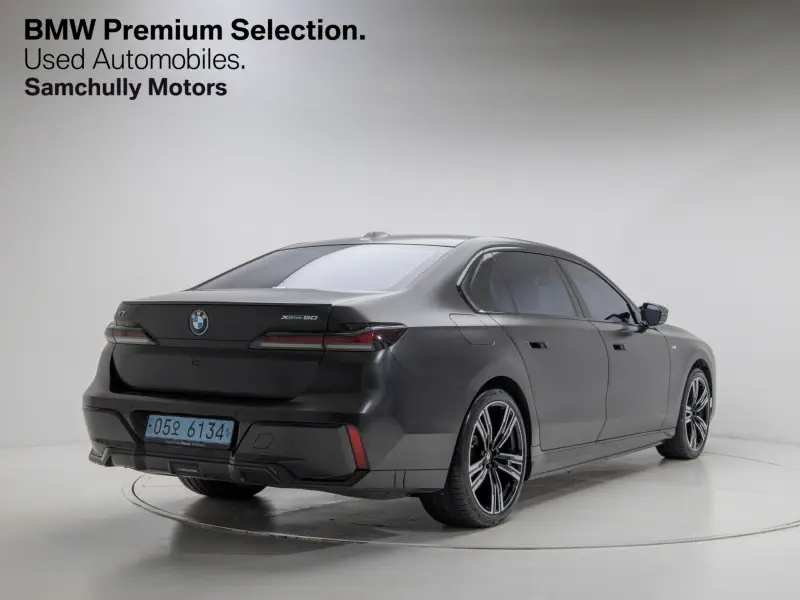 BMW i7