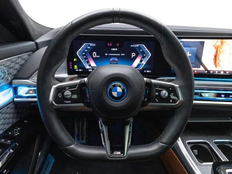 BMW i7