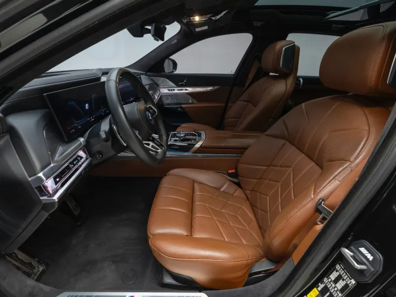 BMW i7