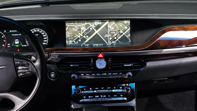 Genesis EQ900