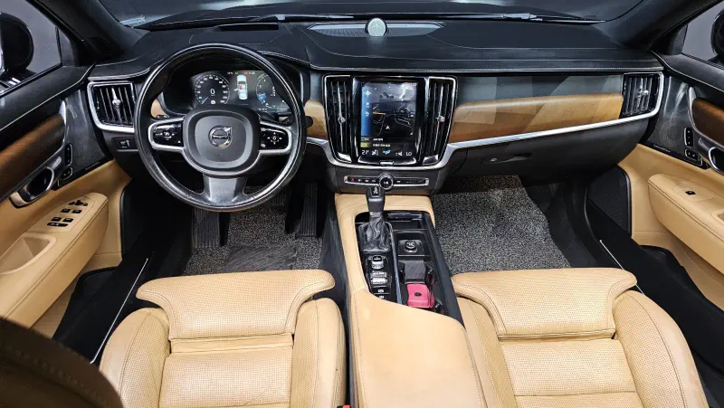 Volvo S90
