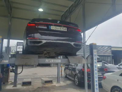 BMW 7-Series