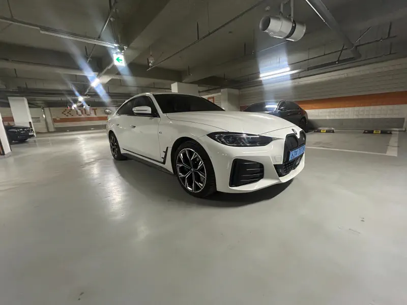 BMW i4